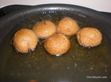  choorma balls frying